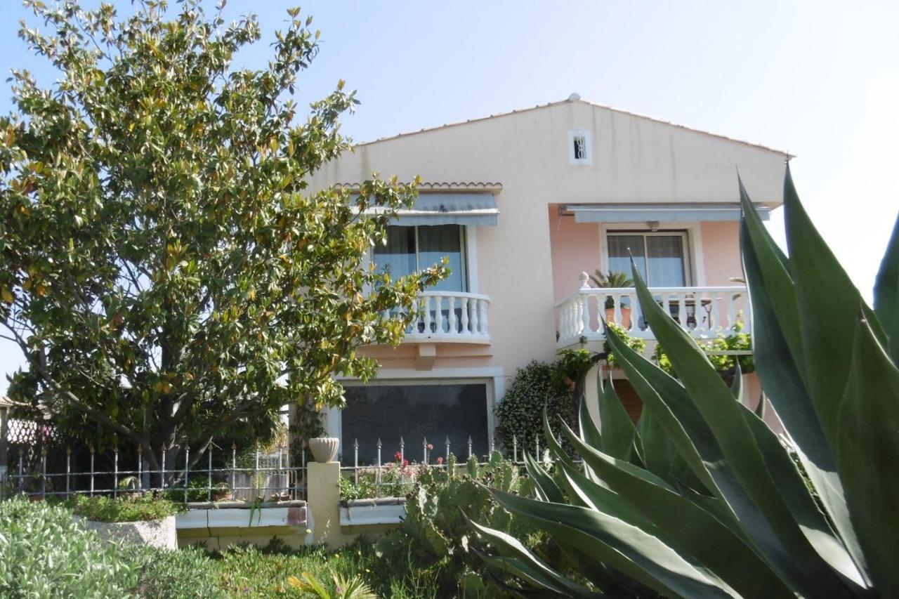 Rez De Chaussee Studio Climatise Dans Villa Aigues-Mortes Exterior foto