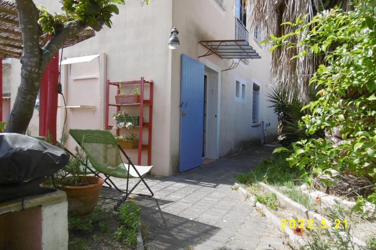 Rez De Chaussee Studio Climatise Dans Villa Aigues-Mortes Exterior foto